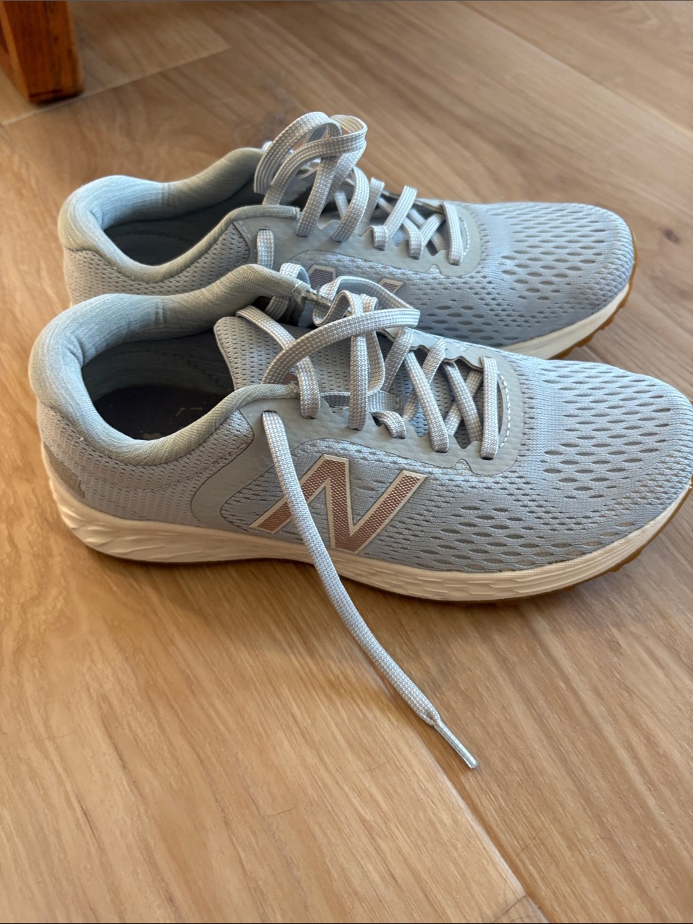 New Balance Women's Light Gray and Cream Athletic Running Sneakers
